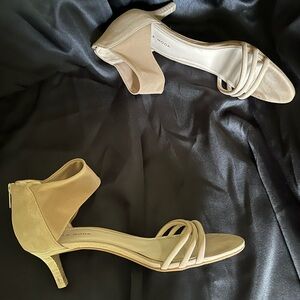 PELLE MODA~SUEDE HEELS~9.5
